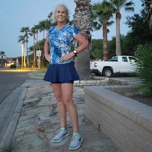 Meet your Posher, Hallie